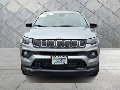 Used 2022 Jeep Compass Latitude image 2