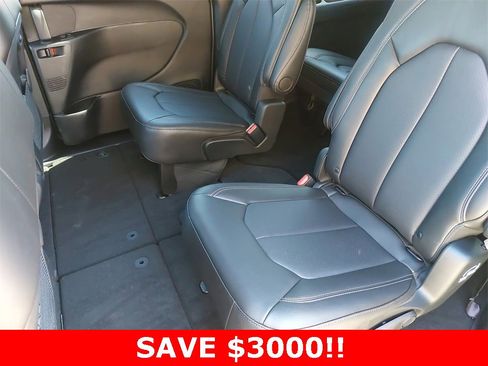 New 2025 Chrysler Pacifica Select image 16