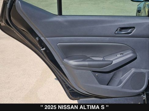 Used 2025 Nissan Altima 2.5 S FWD image 18
