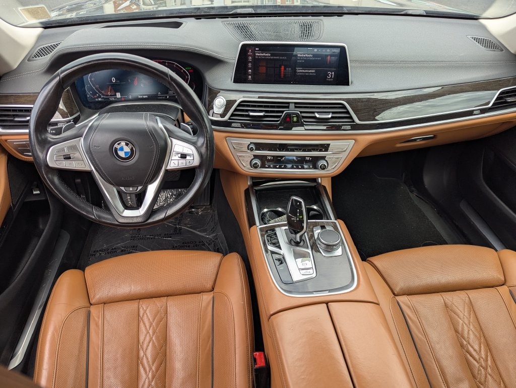 Used 2022 BMW 740i w/ Premium Package RWD image 29