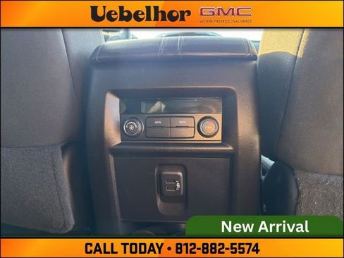 Used 2023 Chevrolet Traverse LT image 7