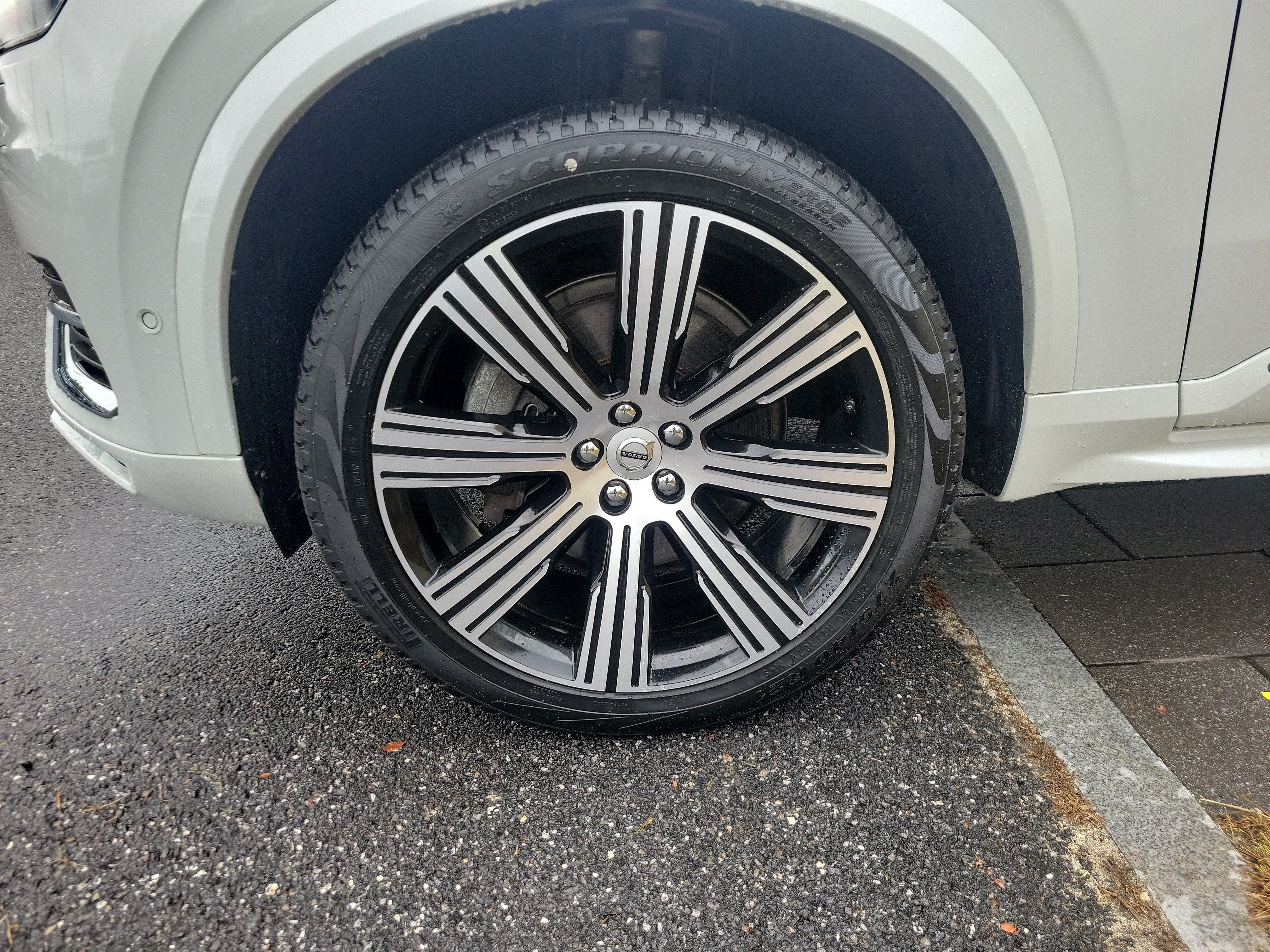 Used 2025 Volvo XC90 B6 Ultra AWD/4WD image 11