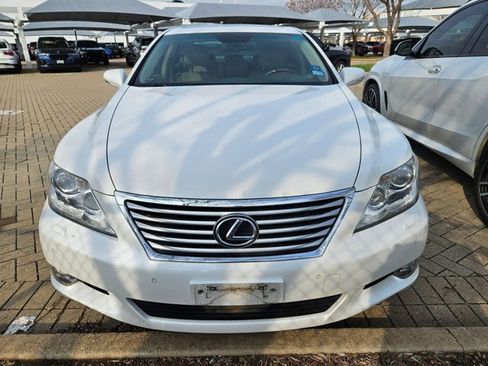 Used 2012 Lexus LS 460 w/ Comfort Pkg image 2