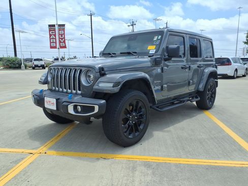 Used 2022 Jeep Wrangler Unlimited Sahara w/ Cold Weather Group AWD/4WD image 1