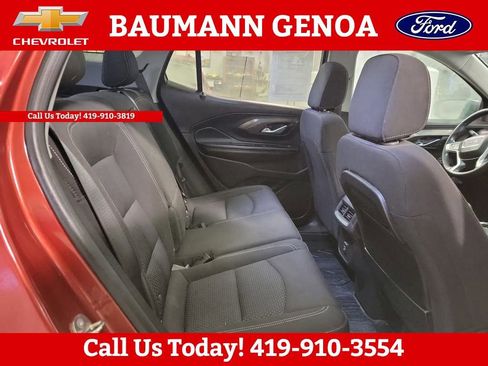 Used 2024 GMC Terrain SLE w/ Driver Convenience Package FWD image 17