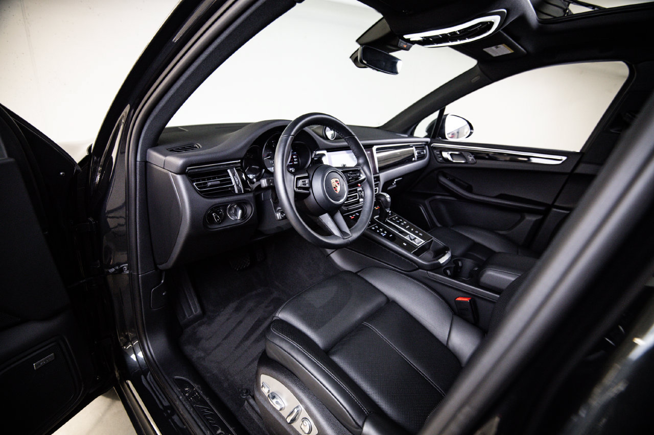 Certified 2026 Porsche Macan AWD/4WD image 4