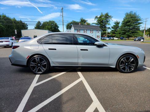 Used 2023 BMW i7 xDrive60 w/ Parking Assistance Package AWD/4WD image 12