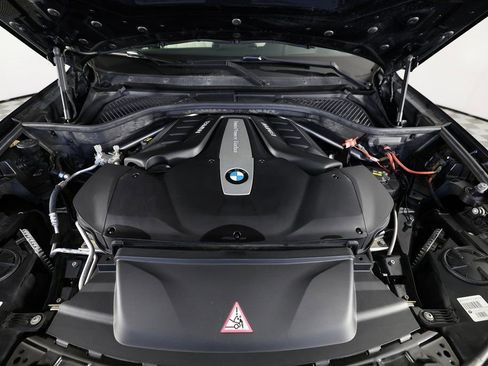 Used 2018 BMW X5 xDrive50i w/ M Sport Package image 40