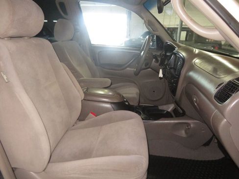 Used 2005 Toyota Sequoia SR5 AWD/4WD image 37
