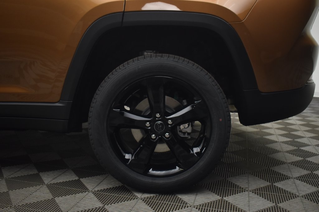 New 2027 Jeep Grand Cherokee Limited w/ Limited Altitude Package AWD/4WD image 16