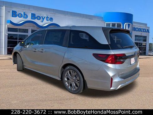 New 2026 Honda Odyssey Touring image 3