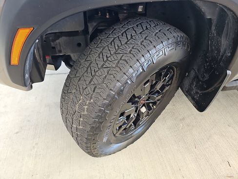 Used 2022 Nissan Frontier PRO-4X w/ Off-Road Protection Package AWD/4WD image 37