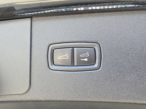 Used 2023 Porsche Cayenne Platinum Edition image 18