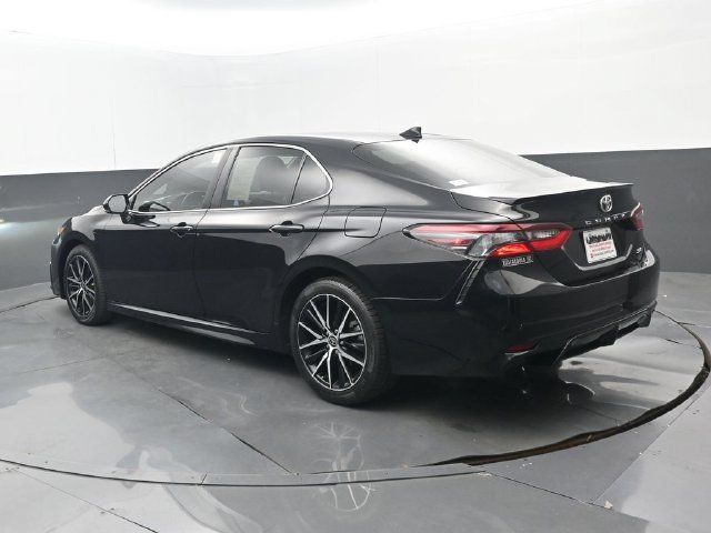 Used 2024 Toyota Camry SE FWD image 3