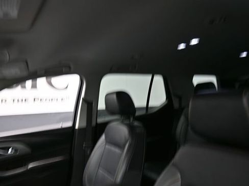 Used 2019 Chevrolet Traverse RS image 17