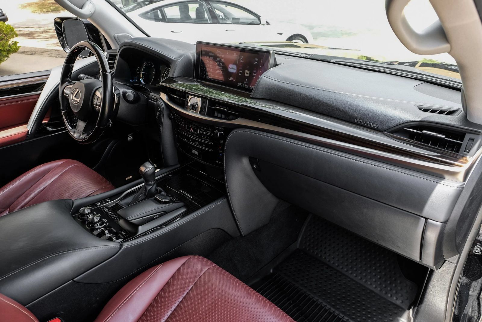 Used 2021 Lexus LX 570 4WD w/ Luxury Package image 12