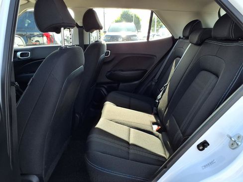 Used 2020 Hyundai Venue SEL FWD image 18