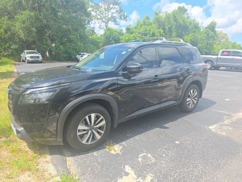 Used 2025 Nissan Pathfinder SL w/ Black Appearance Package FWD image 1