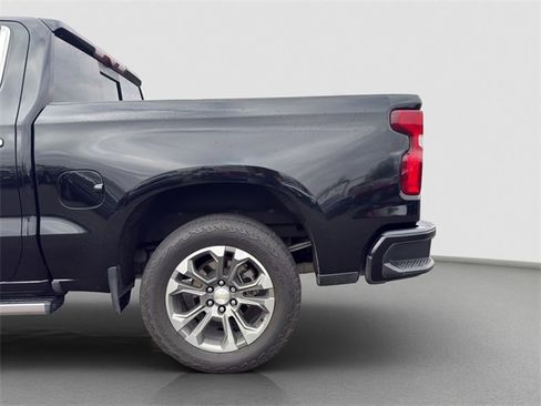 Used 2021 Chevrolet Silverado 1500 High Country w/ Technology Package image 22