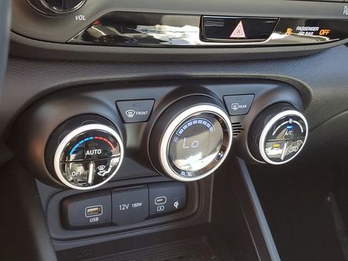 Certified 2023 Hyundai Venue Limited FWD image 28
