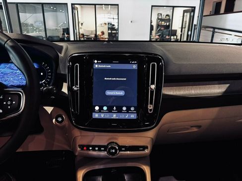 Used 2023 Volvo XC40 B5 Plus w/ Driver Assist Package AWD/4WD image 15
