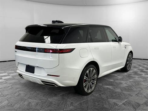 New 2025 Land Rover Range Rover Sport Dynamic SE image 5