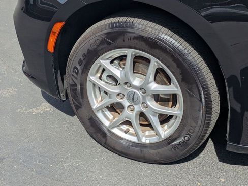 Used 2025 Chrysler Pacifica Select image 13