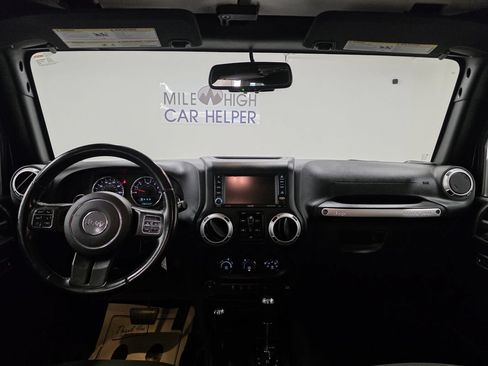 Used 2015 Jeep Wrangler Unlimited Sahara w/ Connectivity Group AWD/4WD image 16