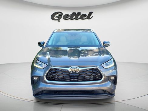 Used 2025 Toyota Highlander Limited FWD image 2