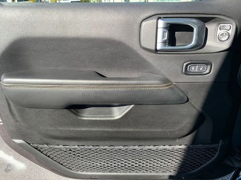 Used 2025 Jeep Wrangler Sahara image 20