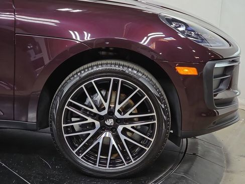 Used 2025 Porsche Macan AWD/4WD image 11