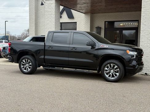 Used 2024 Chevrolet Silverado 1500 RST w/ Z71 Off-Road Package AWD/4WD image 3