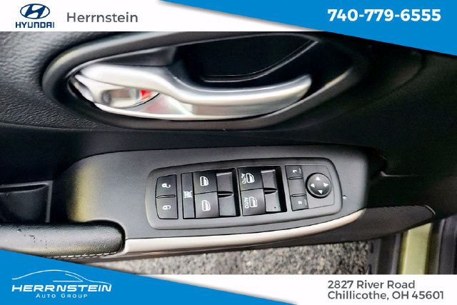 Used 2021 Jeep Cherokee Latitude w/ Mopar Interior Package AWD/4WD image 12