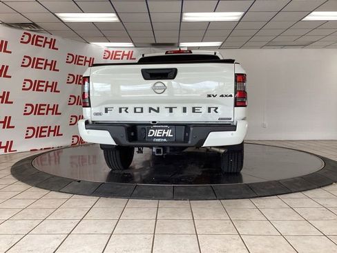 Used 2023 Nissan Frontier SV w/ Midnight Edition Package AWD/4WD image 5