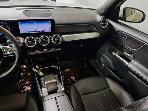 Used 2022 Mercedes-Benz GLB 250 4MATIC w/ Premium Package Lite image 22