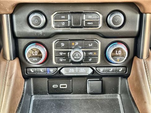 Used 2023 Chevrolet Suburban High Country w/ Advanced Technology Package RWD image 19