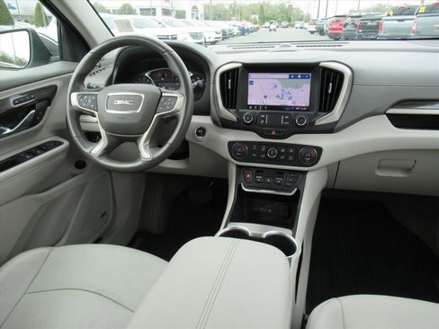 Used 2020 GMC Terrain Denali w/ Denali Premium Package FWD image 12