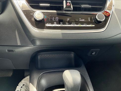 Used 2025 Toyota Corolla LE FWD image 16