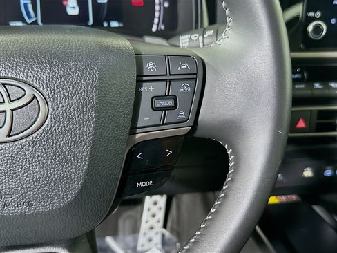 Used 2025 Toyota Camry SE FWD image 17
