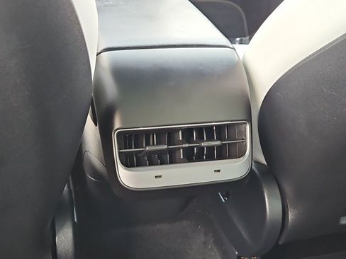 Used 2023 Tesla Model Y Long Range AWD/4WD image 18