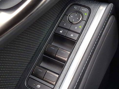 Used 2025 Lexus GX 550 w/ Accessory Package (2T) image 22