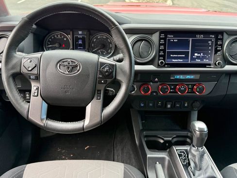 Used 2021 Toyota Tacoma TRD Sport w/ Technology Package AWD/4WD image 9