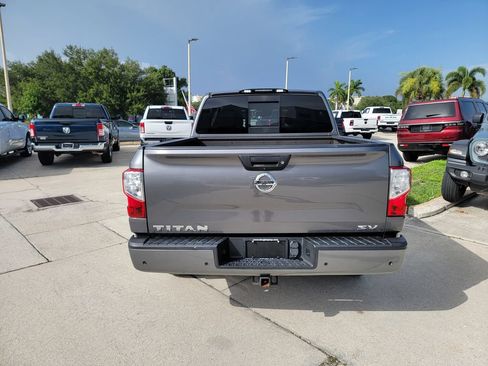 Used 2021 Nissan Titan SV w/ SV Convenience Package RWD image 4
