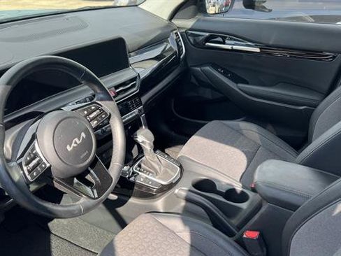 Used 2025 Kia Seltos S AWD/4WD image 2