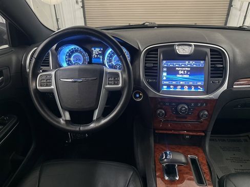 Used 2014 Chrysler 300 image 22