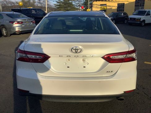 Used 2018 Toyota Camry XLE image 7