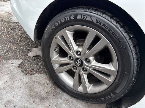 Used 2017 Hyundai Elantra SE image 12