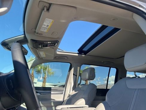 Used 2024 Jeep Wagoneer 2WD w/ Premium Group I image 19