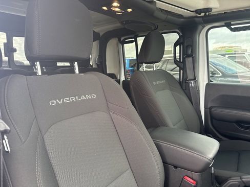 Certified 2022 Jeep Gladiator Overland w/ Safety Group image 13