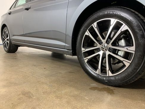 Used 2022 Volkswagen Jetta Sport image 6